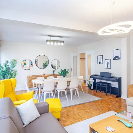Tour Eiffel & Champs Elysees Business Apartment: Bright 2br With Housekeeping * Paris