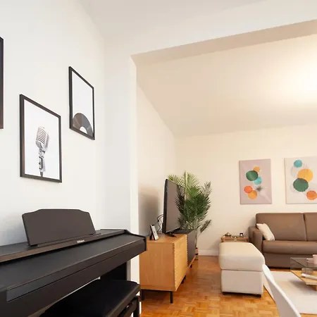 Apartment Tour Eiffel & Champs Elysees Business Apartment: Bright 2br With Housekeeping