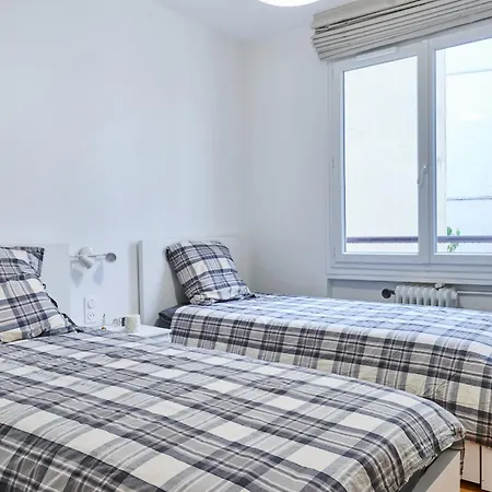 Tour Eiffel & Champs Elysees Business Apartment: Bright 2br With Housekeeping * Paris