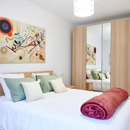 Apartment Tour Eiffel & Champs Elysees Business Apartment: Bright 2br With Housekeeping *